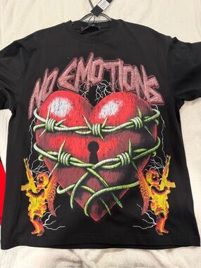 No Emotions Black Graphic Heart Short-Sleeve  size medium KDNK no emotions